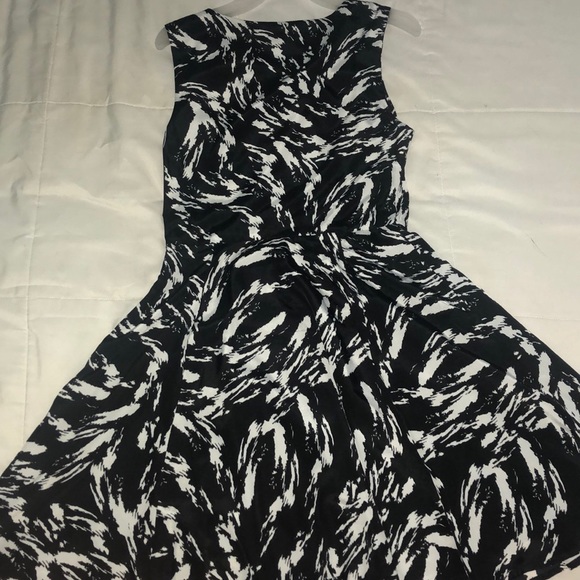 Express dress - Picture 2 of 3